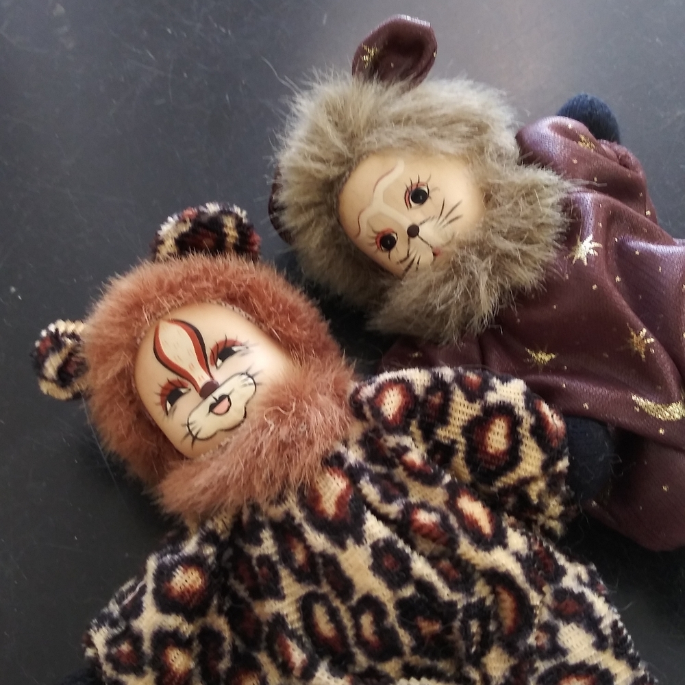 PAIR of Collectible  Porcelain "CATS" Hand painted VINTAGE